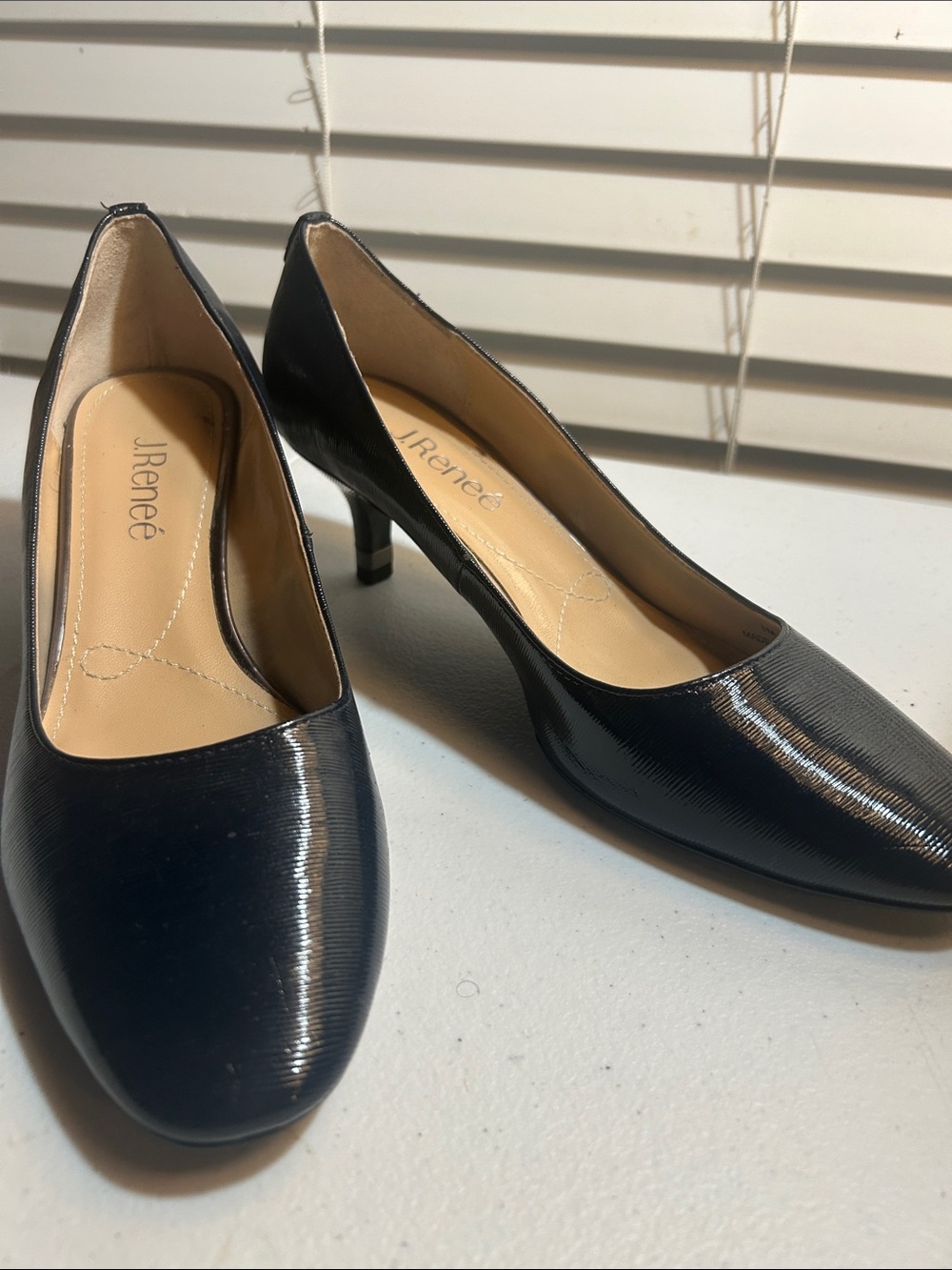 J.Renee Women's Black Patent Mid Heel Pumps